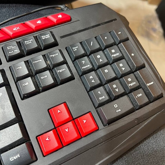 iBUYPOWER GKB100 Gaming Keyboard Spill Resistant Black/Red - Picture 10 of 10